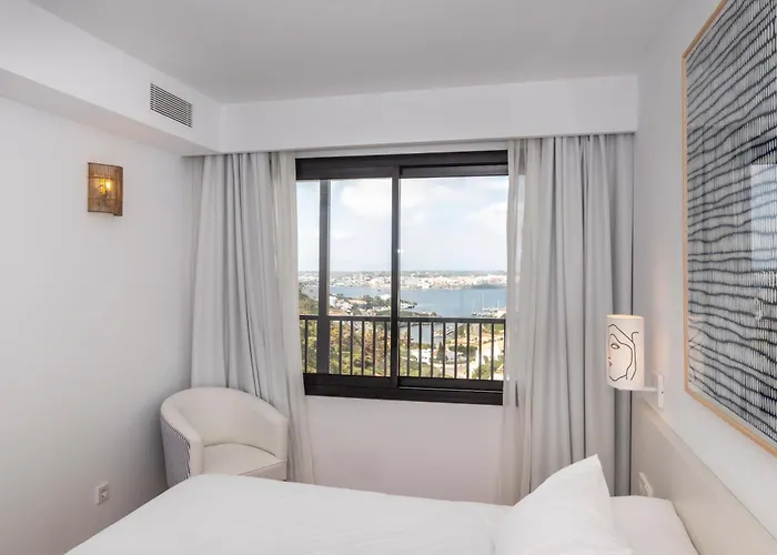 Calallonga Menorca 酒店 4*