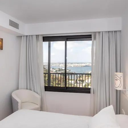 Calallonga Menorca Hotell 4*